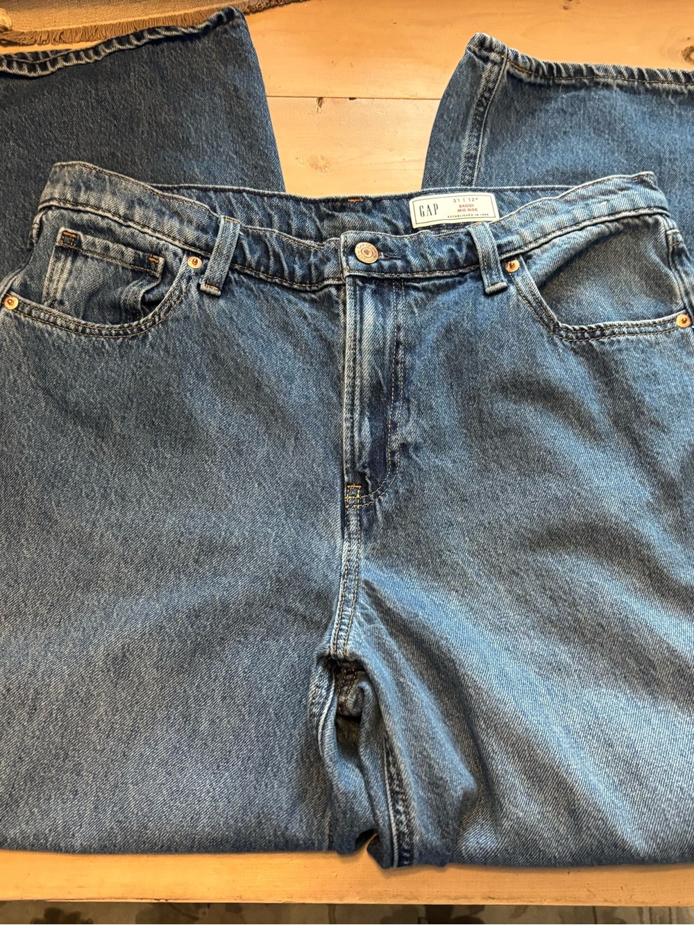 GAP Women's Baggy Mid Rise -Leg Medium Blue Denim Jeans Size 12R/ 31